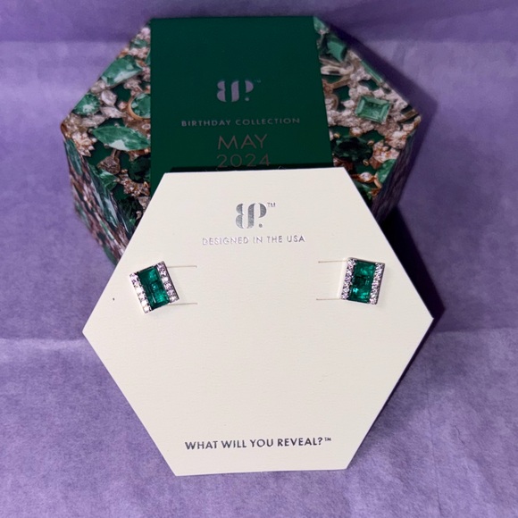 Emerald Stud Earrings - Picture 1 of 2